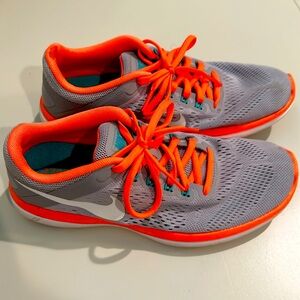 Nike sneakers (flex run) size 6.5